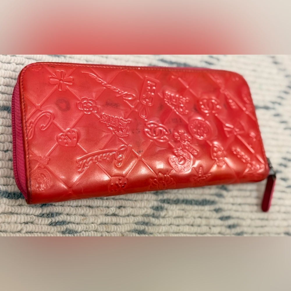 CHANEL Pink Barbie Y2K Vintage Lucky Charm Patent Leather Long Zip Wallet/Clutch - Picture 6 of 16